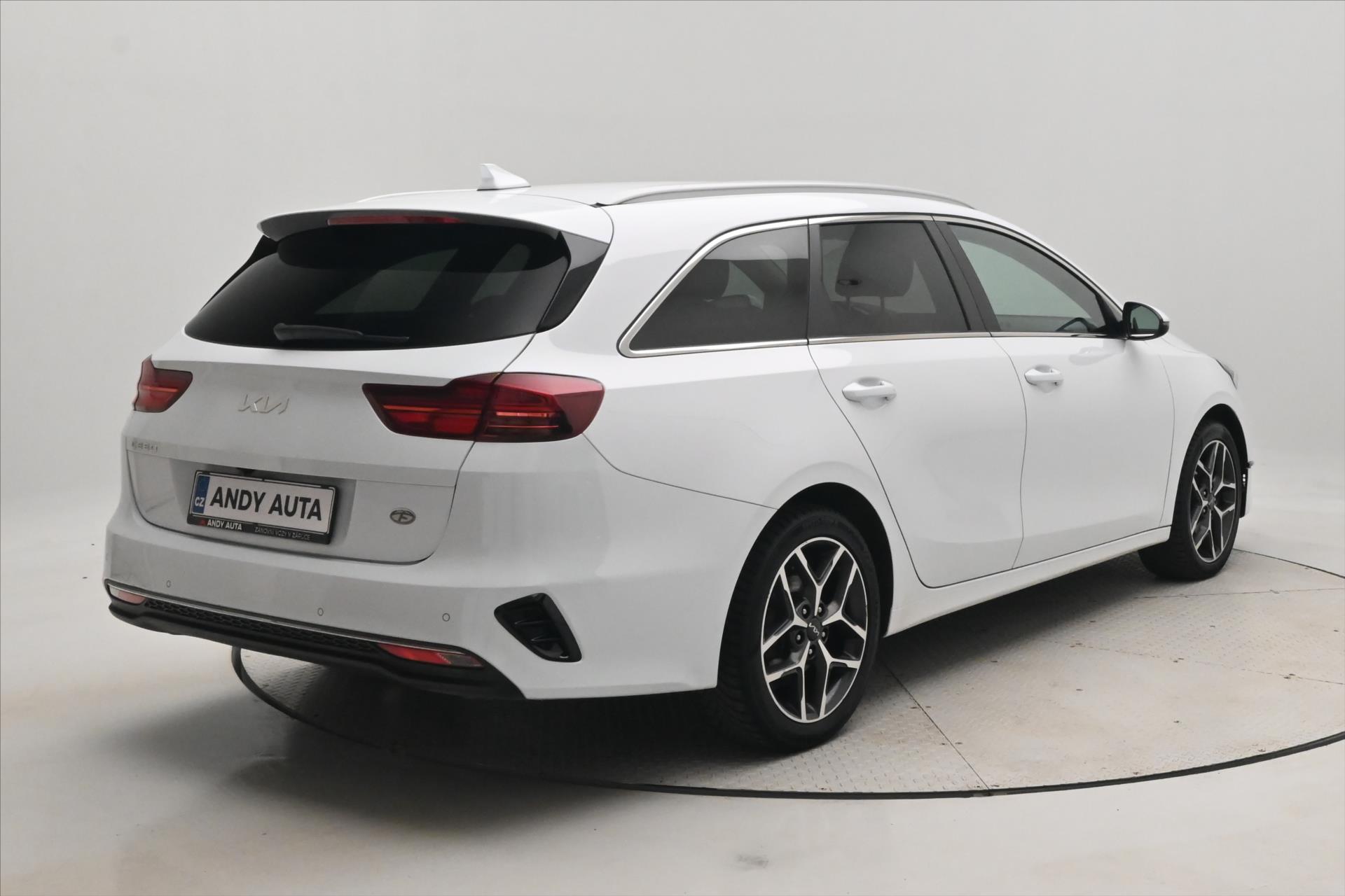 kia-ceed-1-5-t-gdi-117kw-sw-zaruka-az-5-let - 4