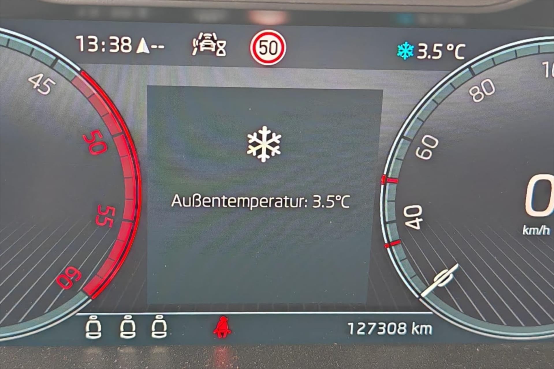 skoda-karoq-2-0-tdi-110kw-dsg-ambition-vuz-pripravujeme-k-prodeji - 2