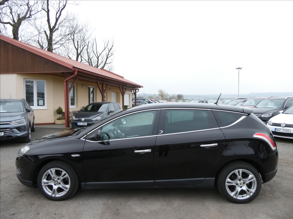 lancia-delta-1-4-t-88kw-serviska-2-majitel - 5