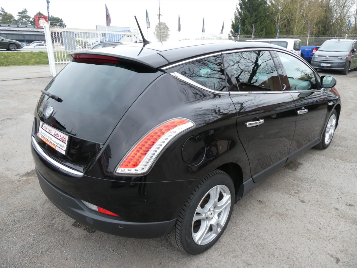 lancia-delta-1-4-t-88kw-serviska-2-majitel - 8