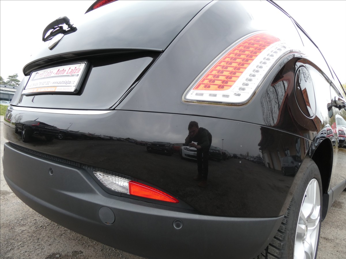 lancia-delta-1-4-t-88kw-serviska-2-majitel - 9