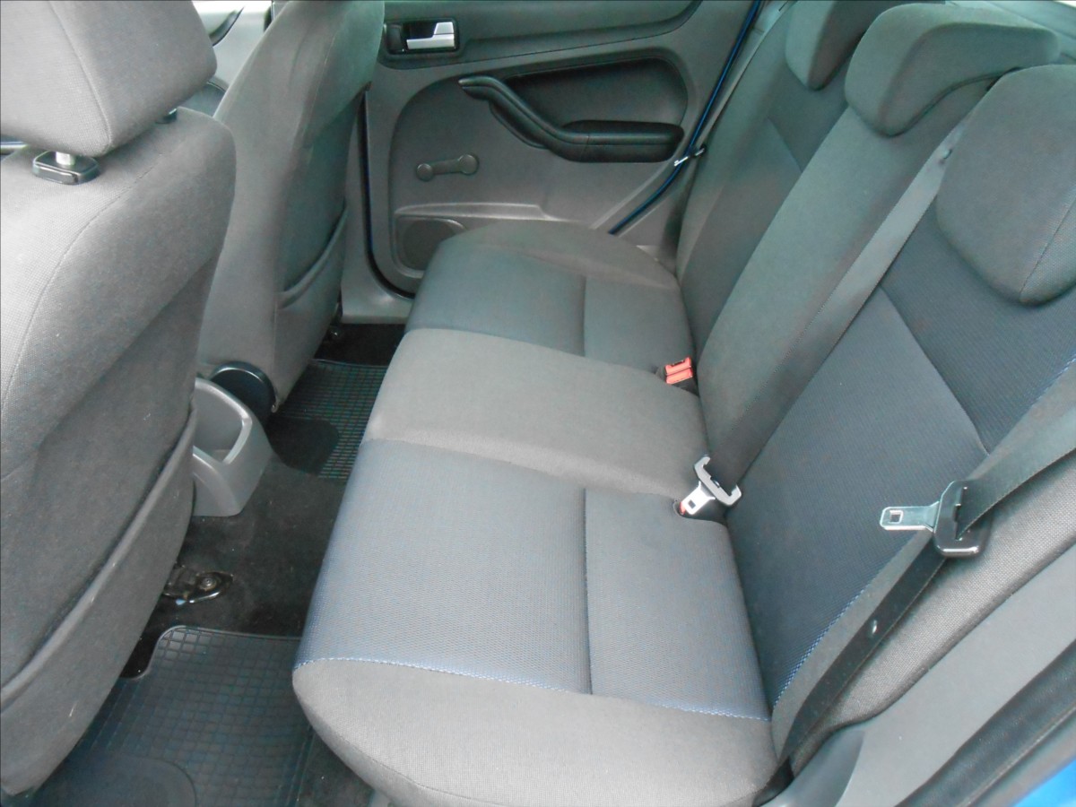 ford-focus-1-6-i-16v-74-kw-kombi - 8