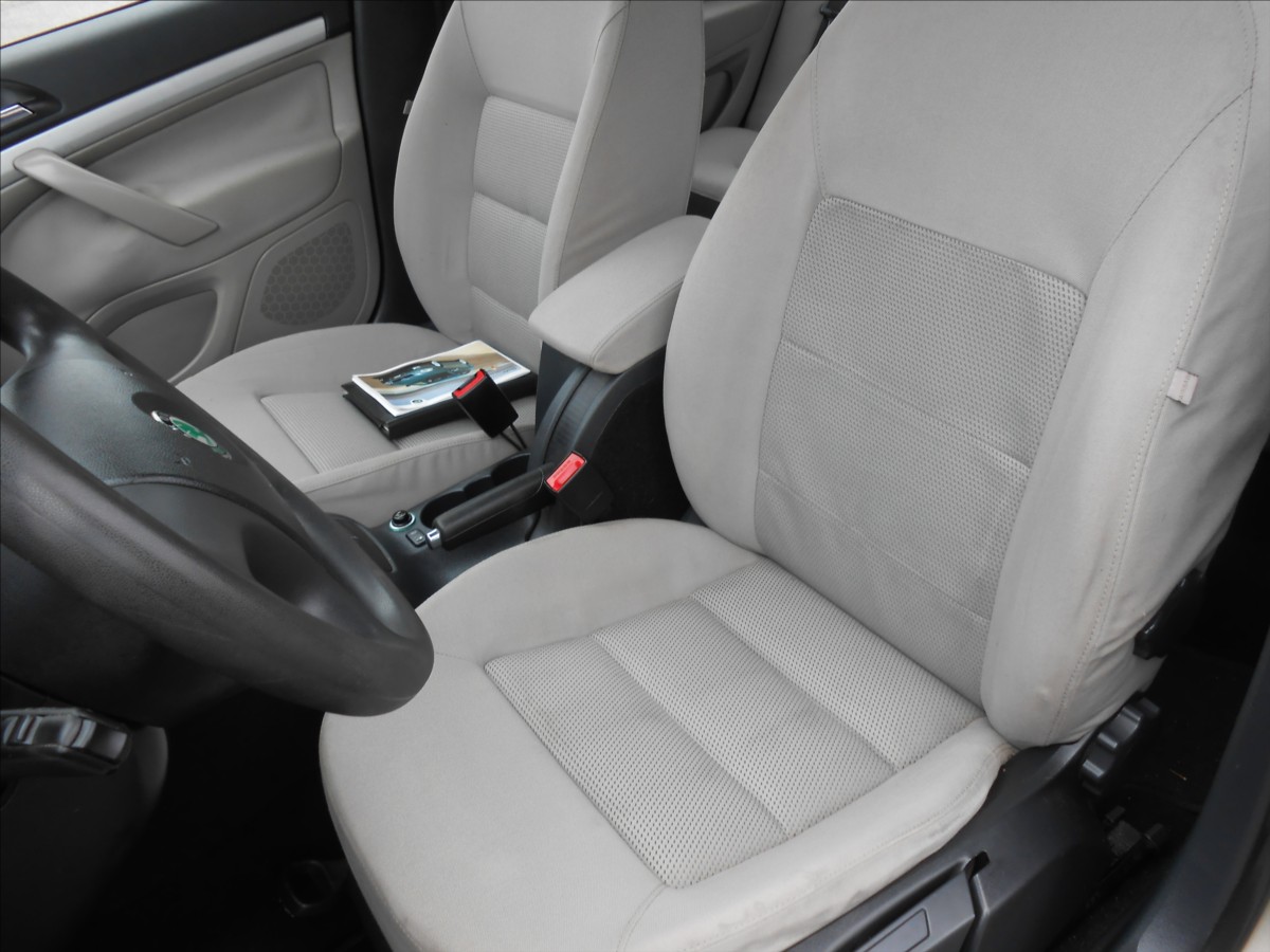 skoda-octavia-2-0-tdi-103-kw-serviska - 7