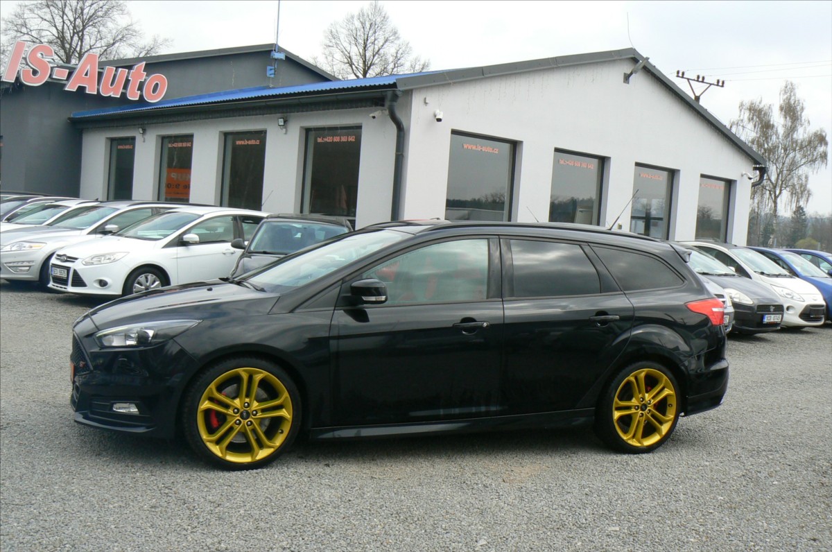 Ford Focus 2,0 ST   184 KW- 44526 km