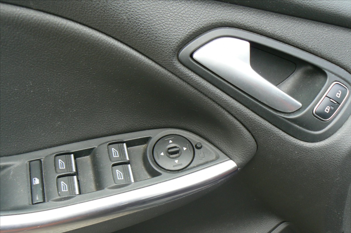 ford-focus-2-0-st-184-kw-44526-km - 8