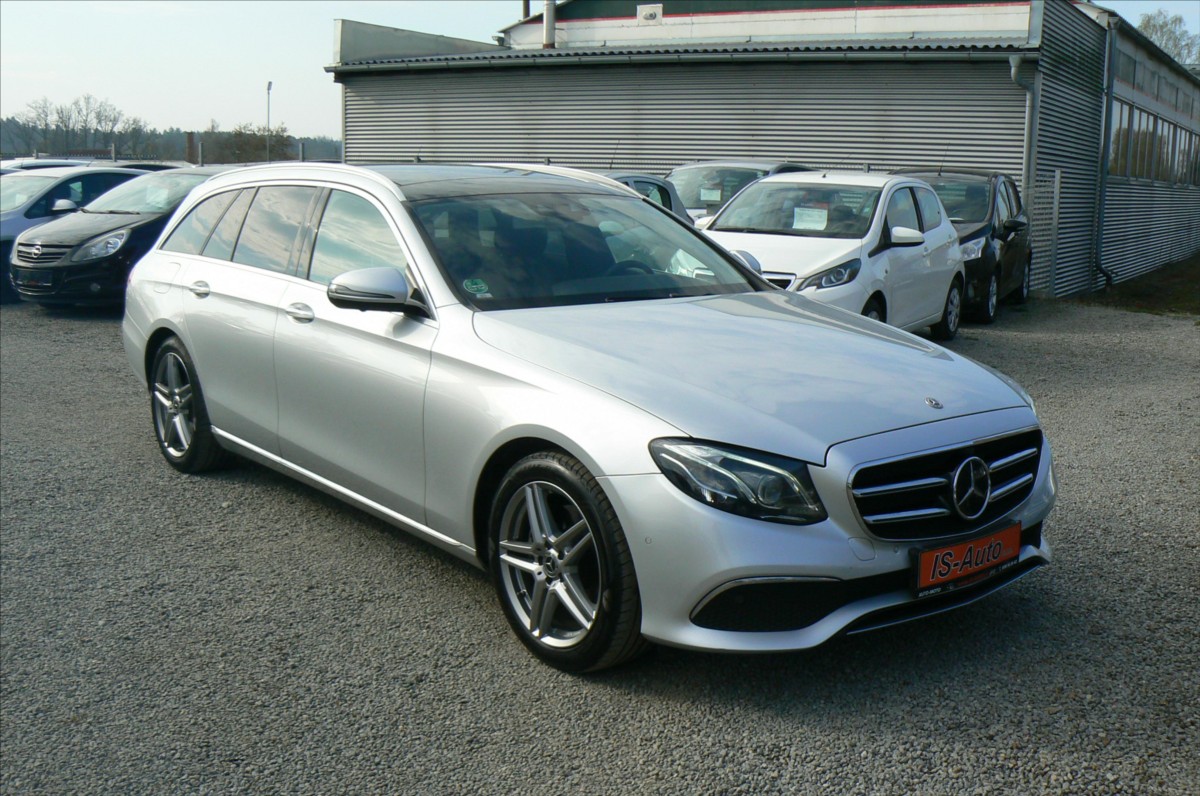 mercedes-benz-tridy-e-2-0-220d-combi-4x4-dph - 1