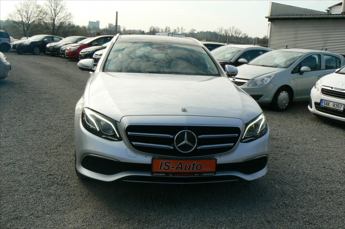 mercedes-benz-tridy-e-2-0-220d-combi-4x4-dph - 2