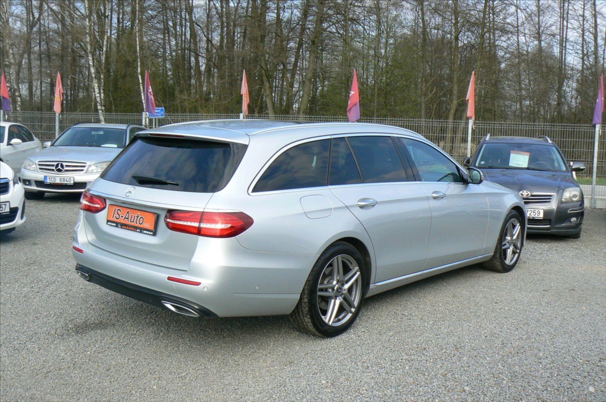 mercedes-benz-tridy-e-2-0-220d-combi-4x4-dph - 4