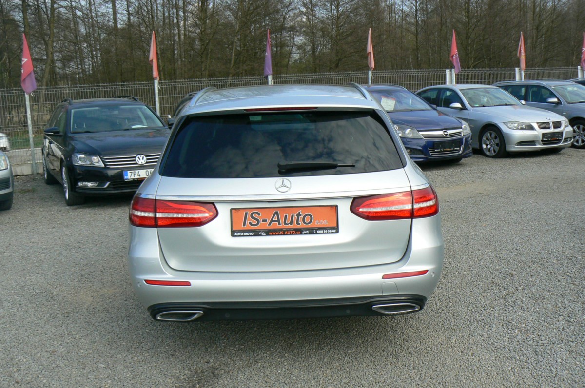 mercedes-benz-tridy-e-2-0-220d-combi-4x4-dph - 5