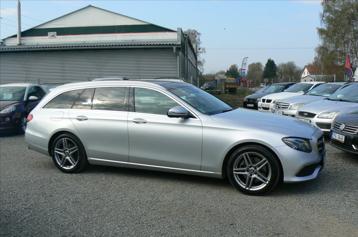 mercedes-benz-tridy-e-2-0-220d-combi-4x4-dph - 6