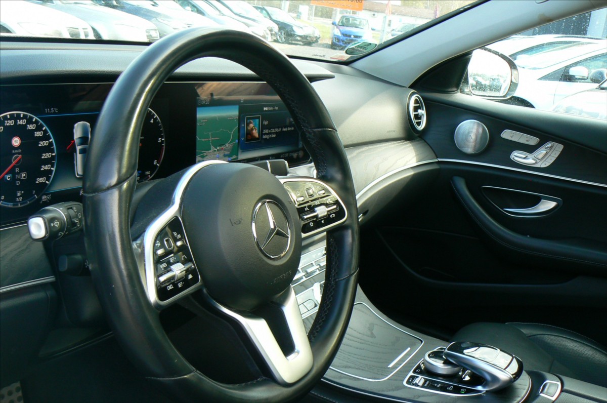 mercedes-benz-tridy-e-2-0-220d-combi-4x4-dph - 9