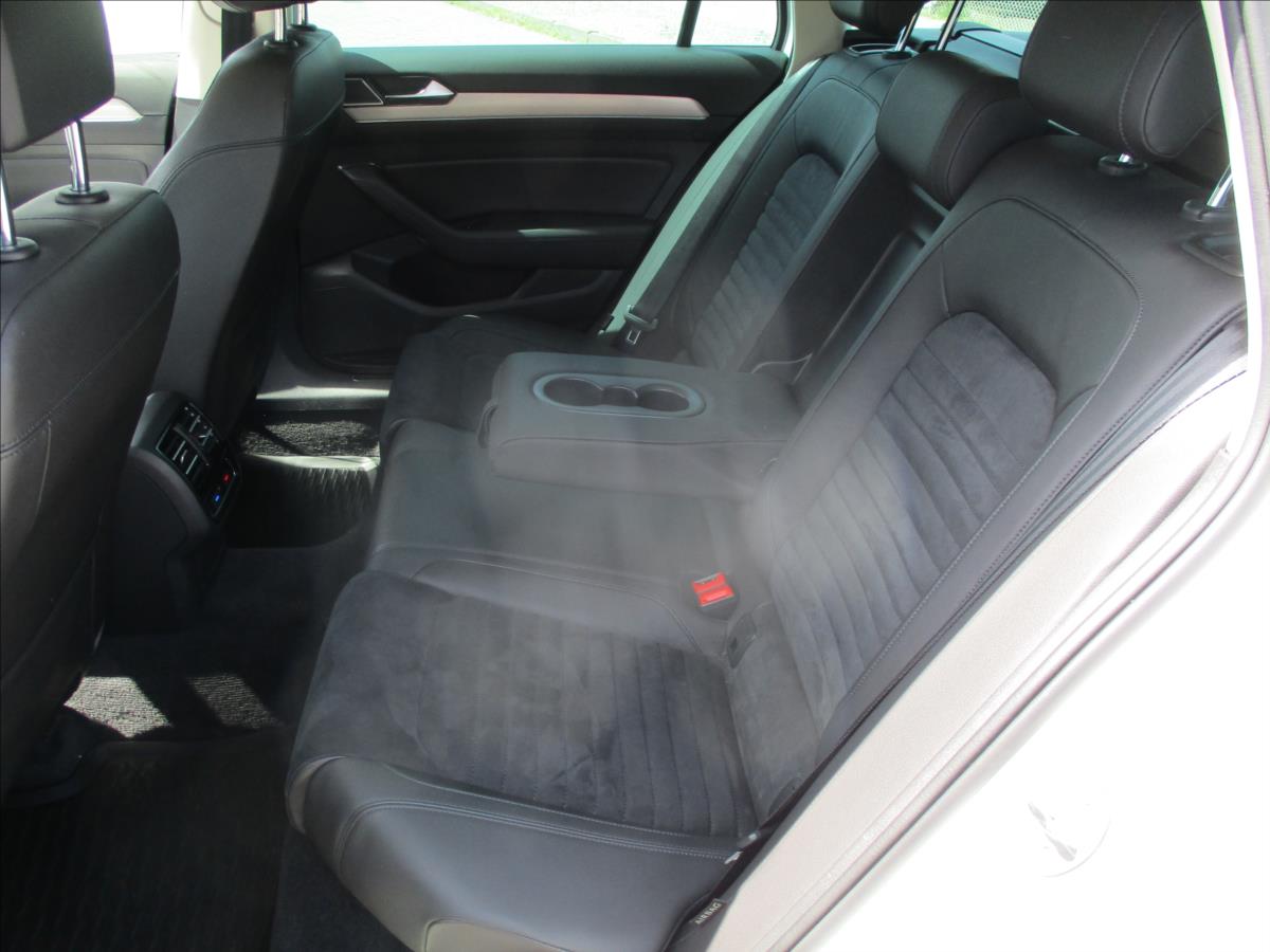 volkswagen-passat-2-0-tdi-140kw-bmt-4mot-dsg-highl-variant - 7