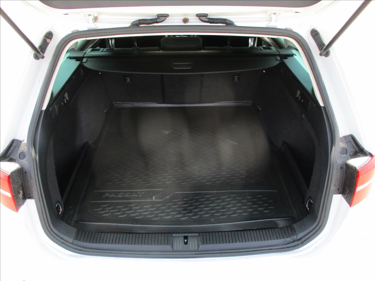 volkswagen-passat-2-0-tdi-140kw-bmt-4mot-dsg-highl-variant - 8