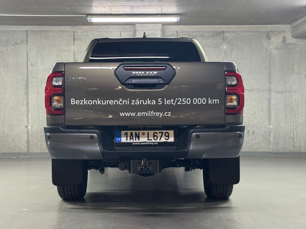 toyota-hilux-2-8d4-d-double-cab-invincible - 5