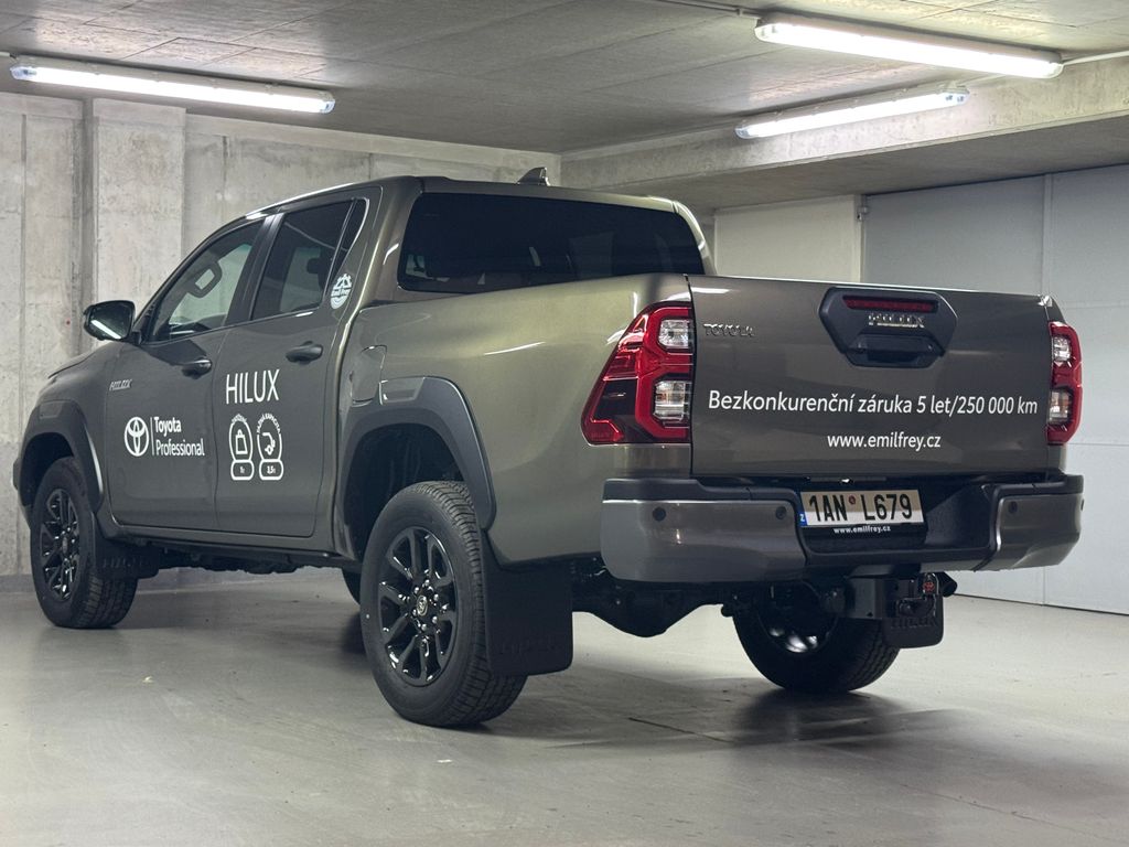 toyota-hilux-2-8d4-d-double-cab-invincible - 6