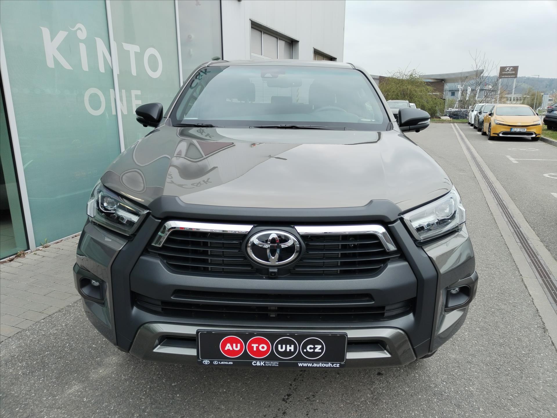 toyota-hilux-2-8-diesel-mhev-6at-invincible - 1