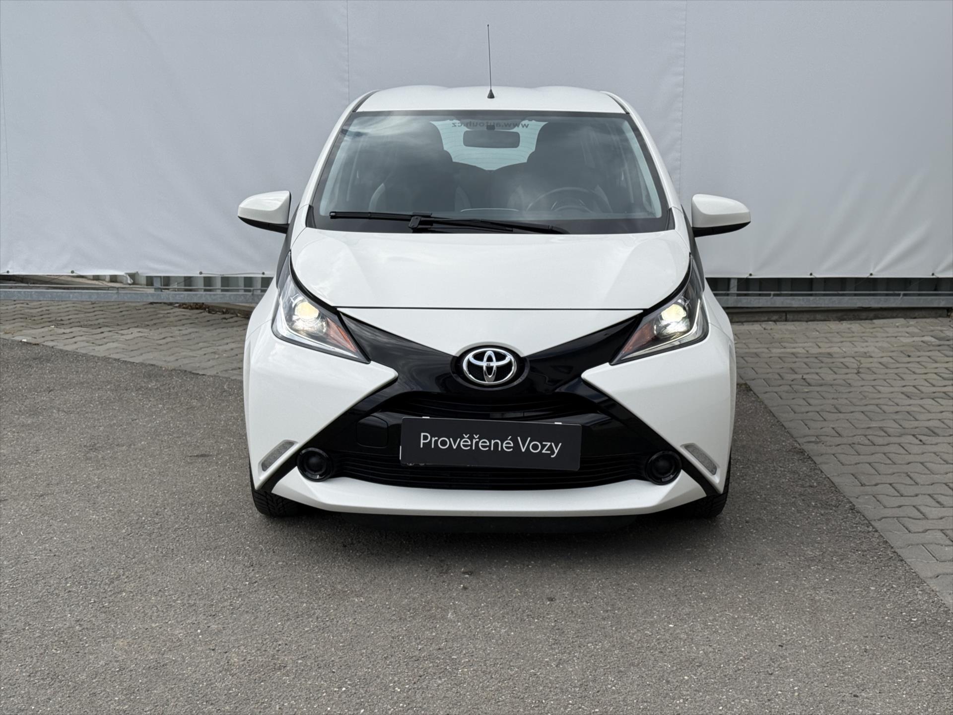 toyota-aygo-1-0-x-play - 1