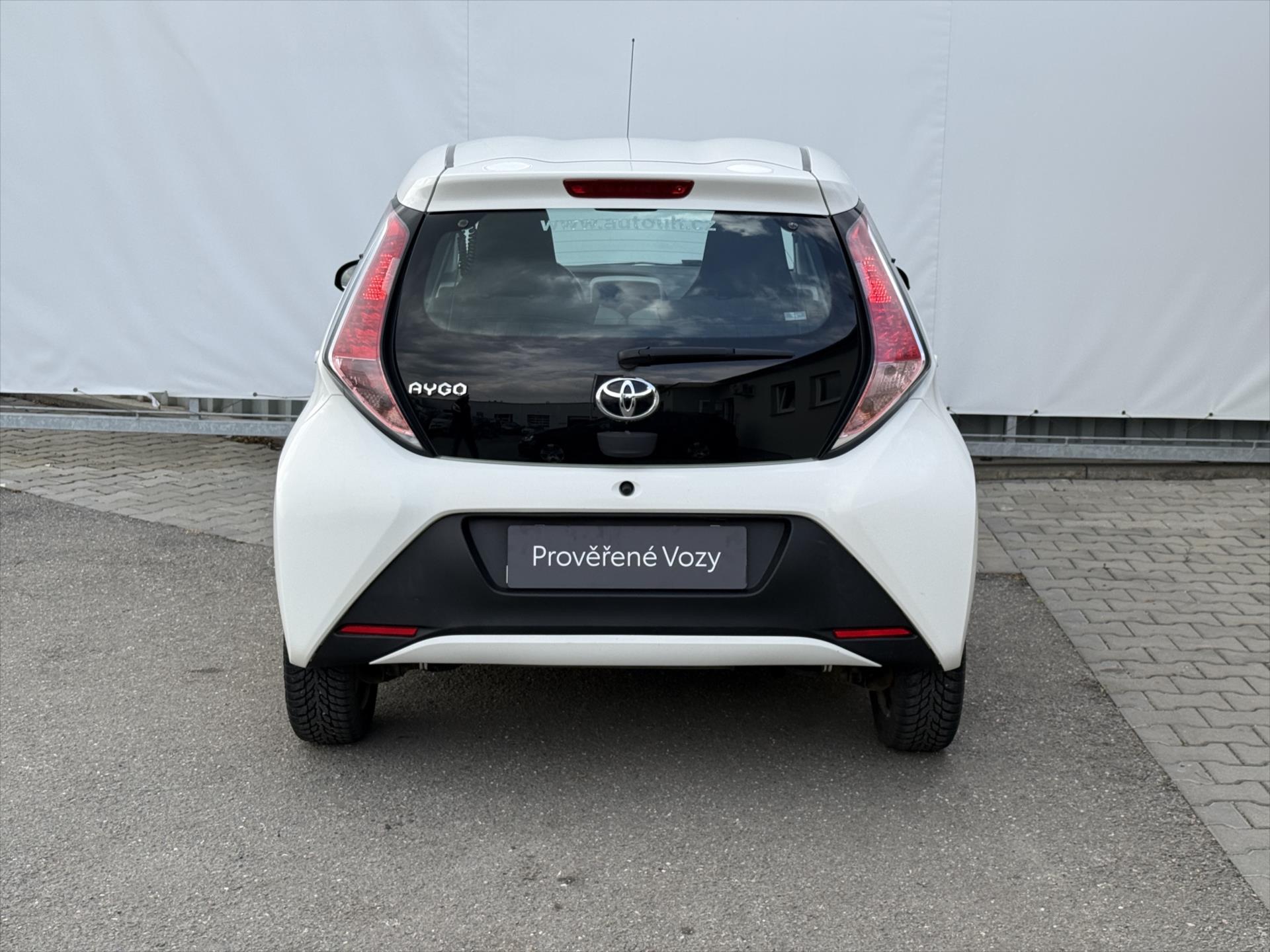 toyota-aygo-1-0-x-play - 3
