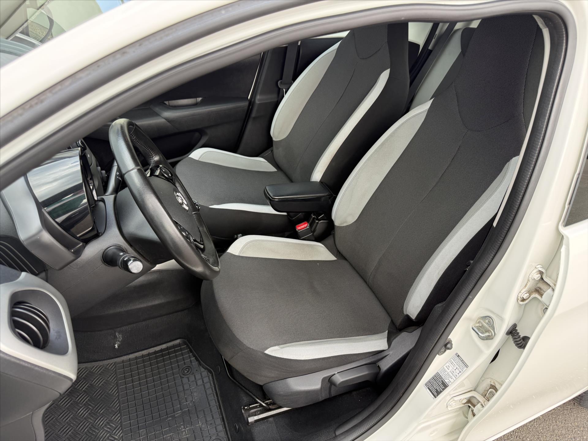 toyota-aygo-1-0-x-play - 8