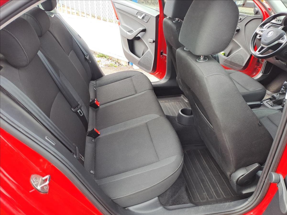 skoda-rapid-1-2-tsi-1-majitel-koupeno-cz - 6