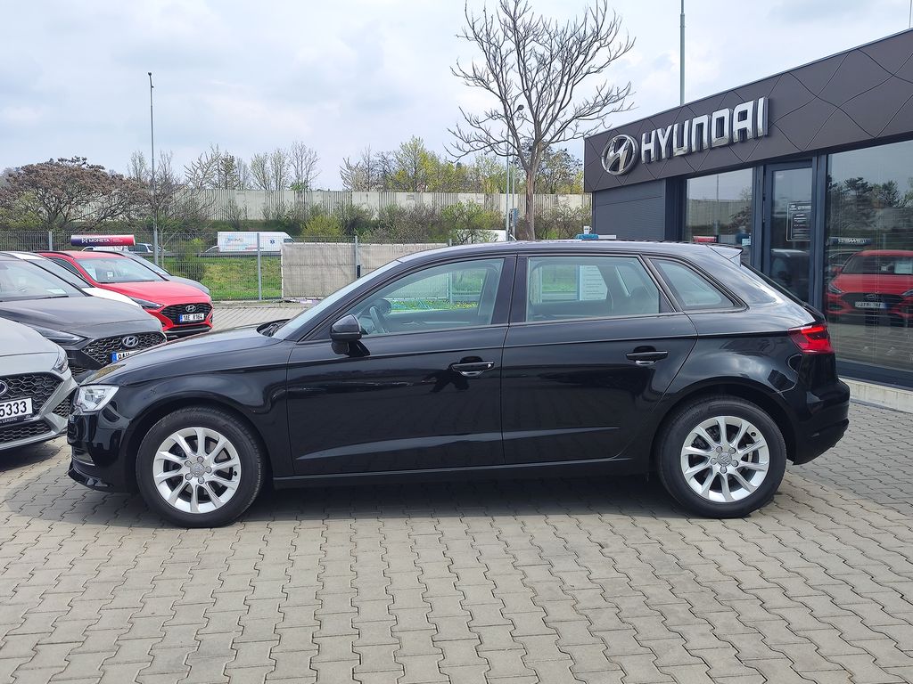 audi-a3-1-6-tdi-81kw-attraction - 7