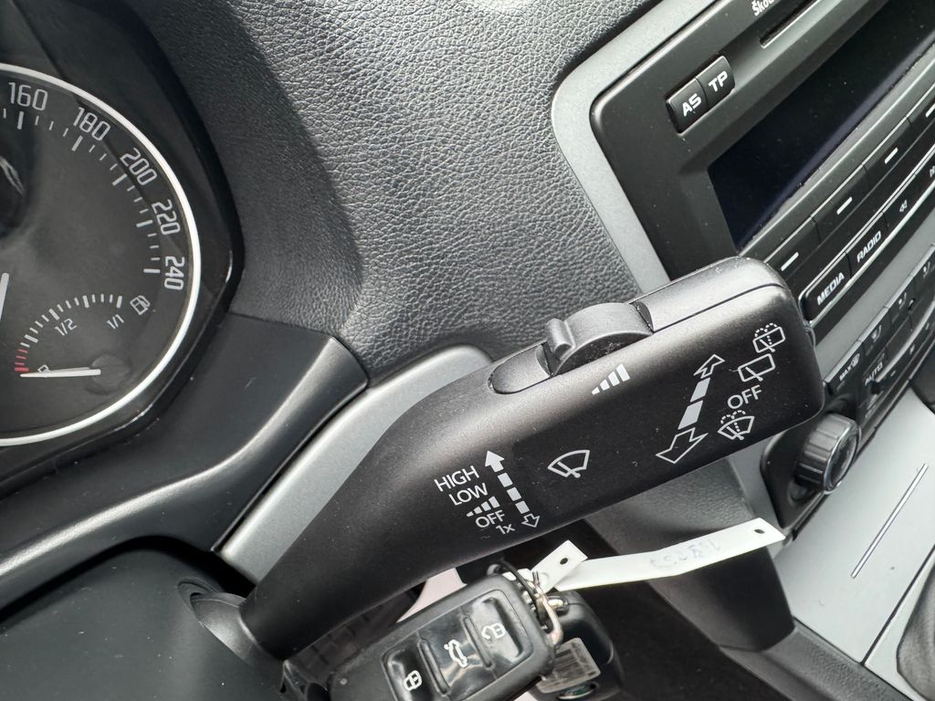 skoda-octavia-combi-1-2-tsi-ambition - 9