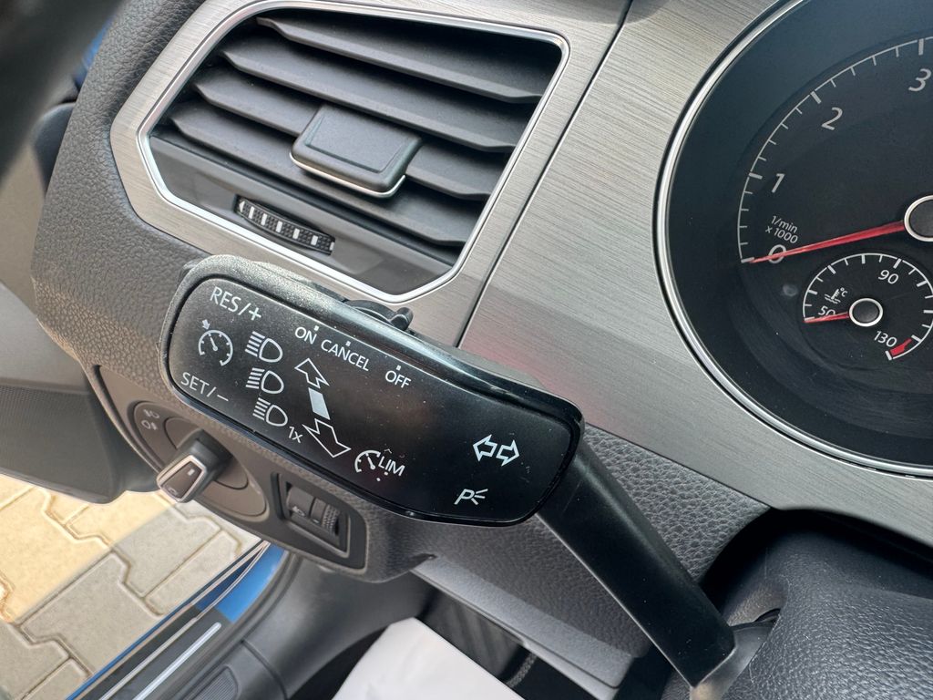 volkswagen-golf-sportsvan-1-2-tsi-comfortline - 8