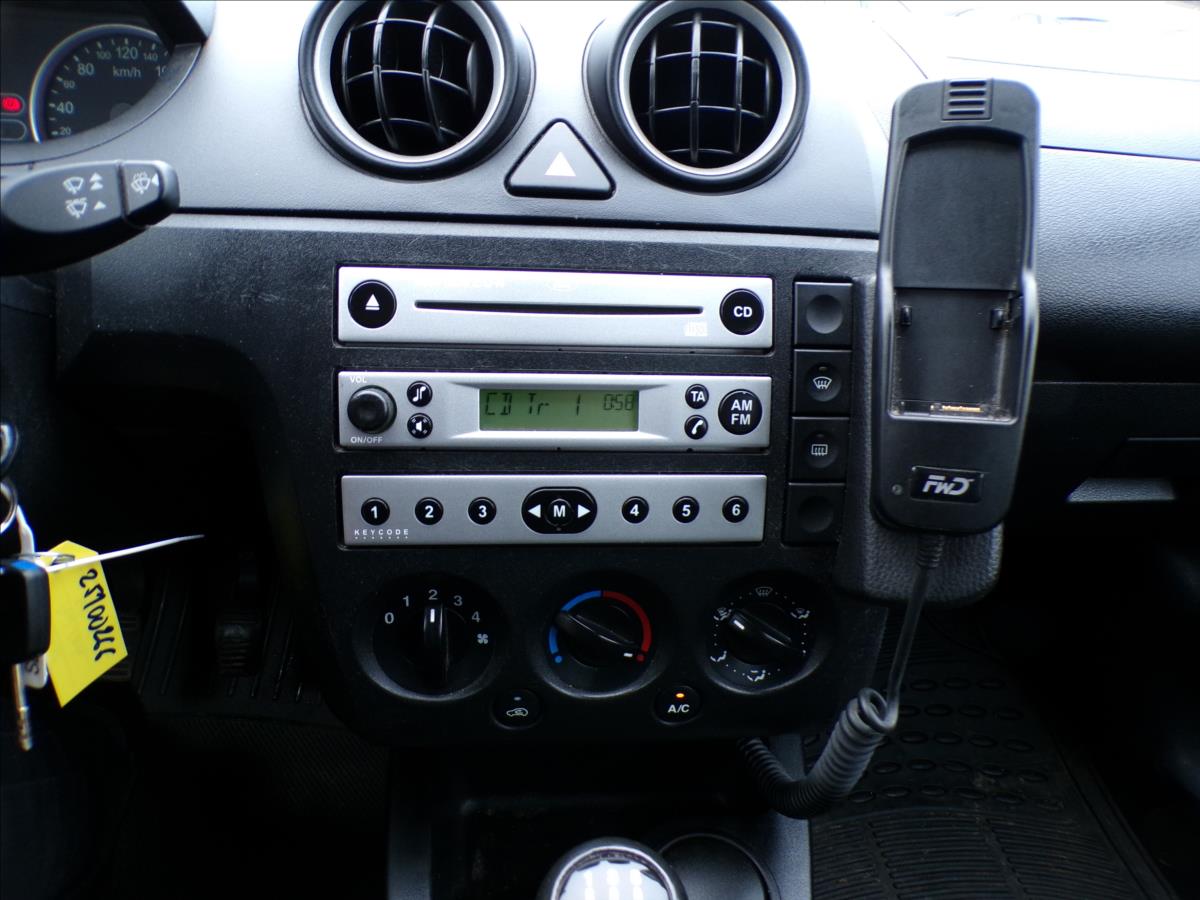 ford-fiesta-1-3-i-klimatizace - 8