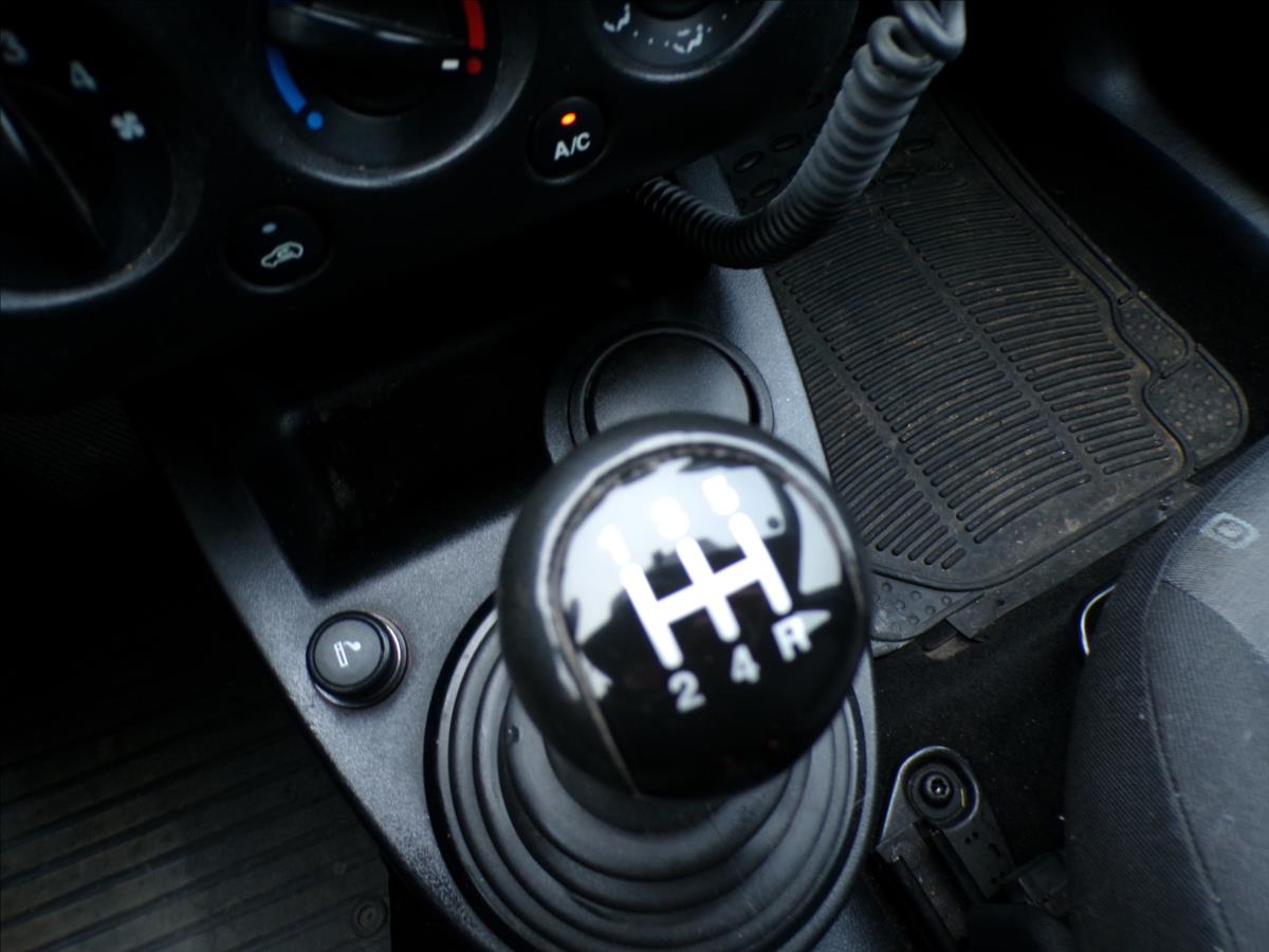 ford-fiesta-1-3-i-klimatizace - 9