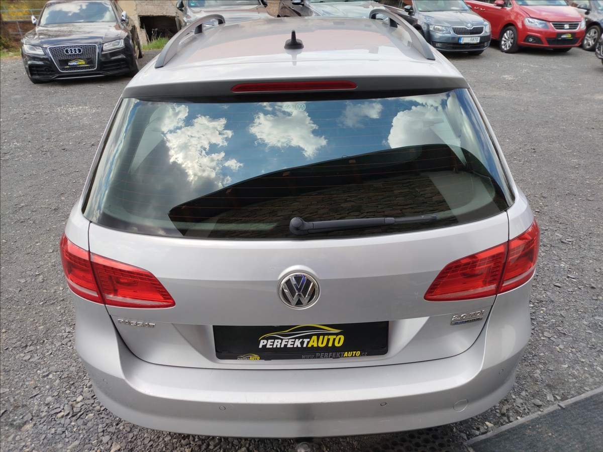 volkswagen-passat-2-0-tdi-103kw-kamera-tz-10xairbag - 4