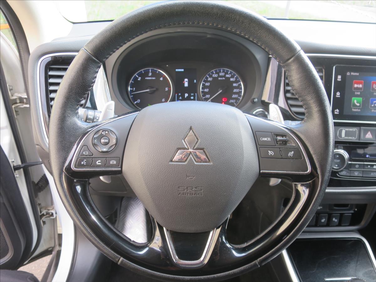 mitsubishi-outlander-2-2-di-d-editio-aut - 8