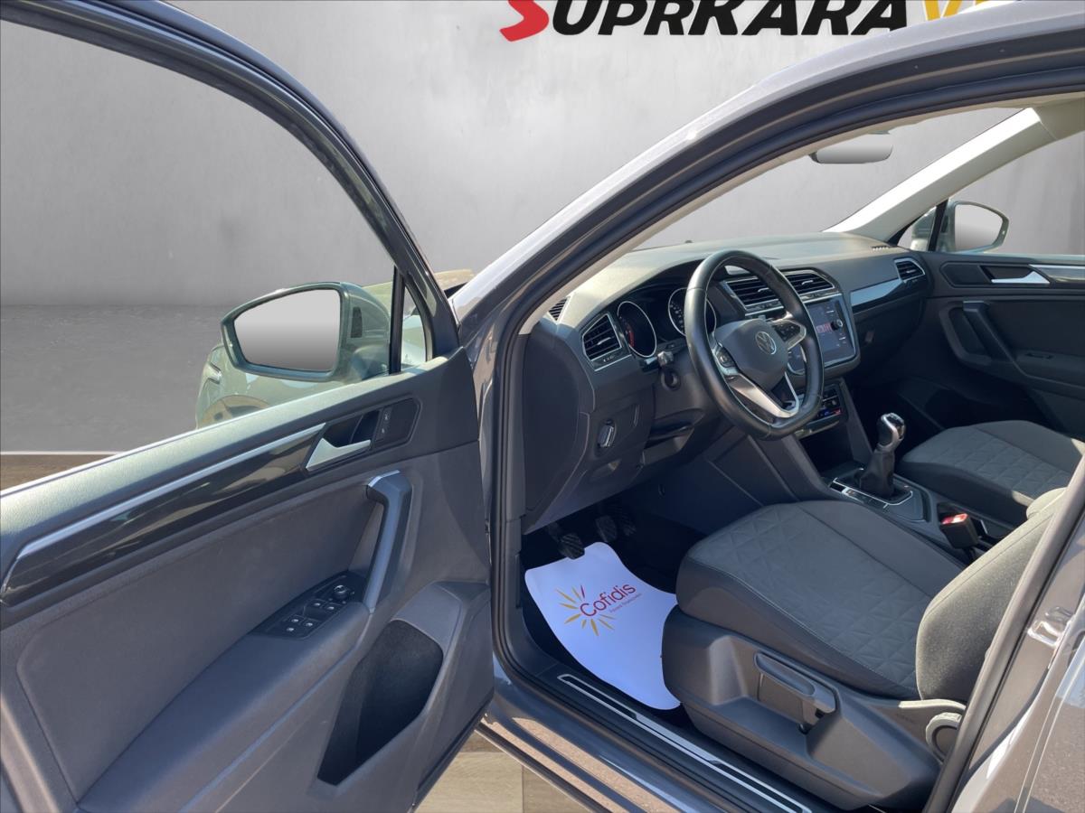 volkswagen-tiguan-2-0-tdi-life-d-klima-acc-lane-side-assist-app-led-servisni-historie-vw-12-2022 - 9