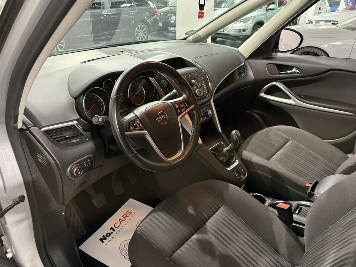 opel-zafira-1-4-turbo-cosmo-vyhrev-tz - 8