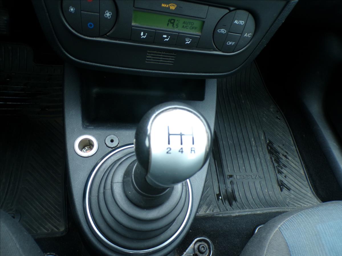 ford-fiesta-1-4-16v-digi-klima - 9