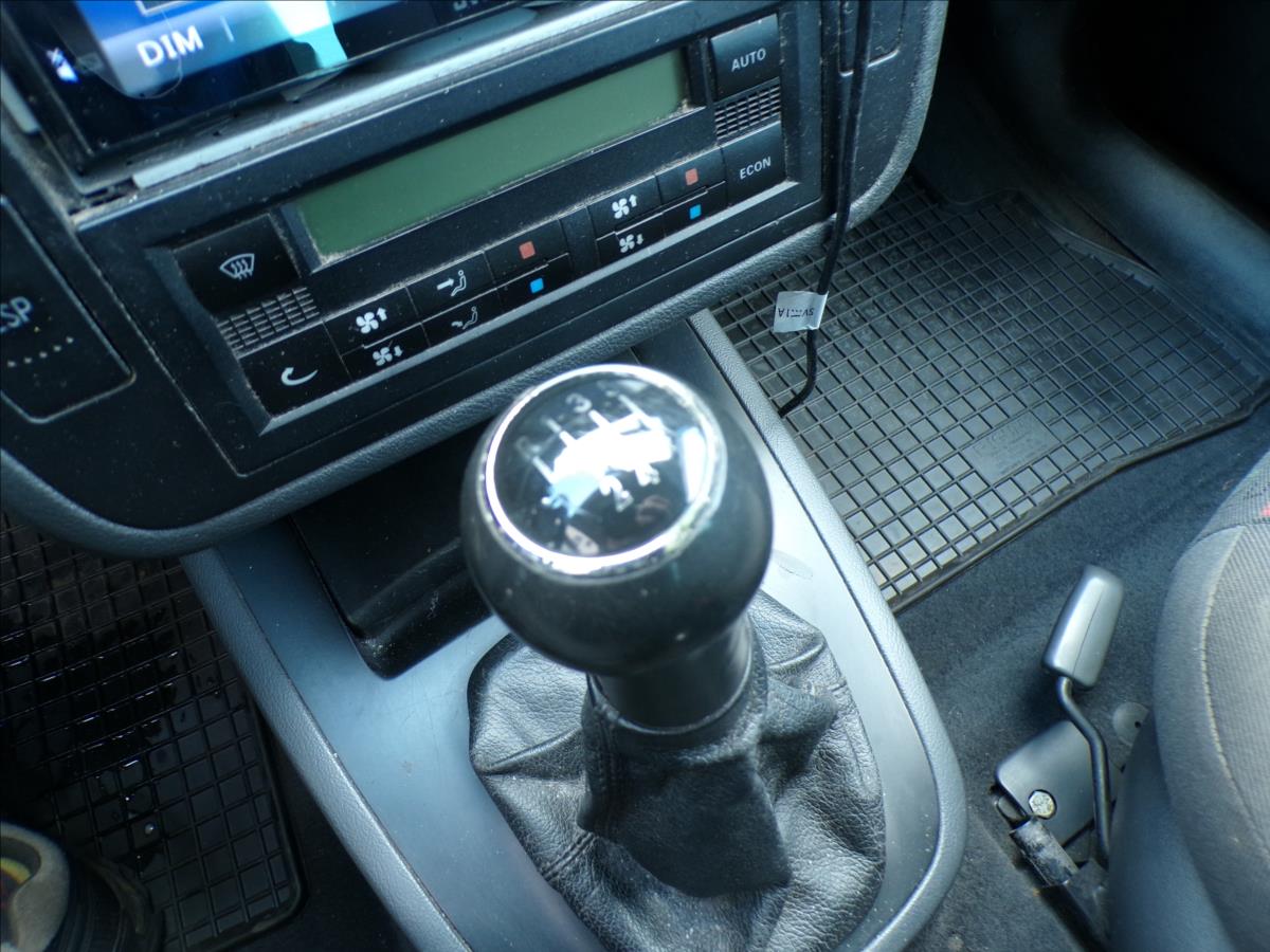 volkswagen-sharan-1-9-tdi-tazne-zarizeni - 9