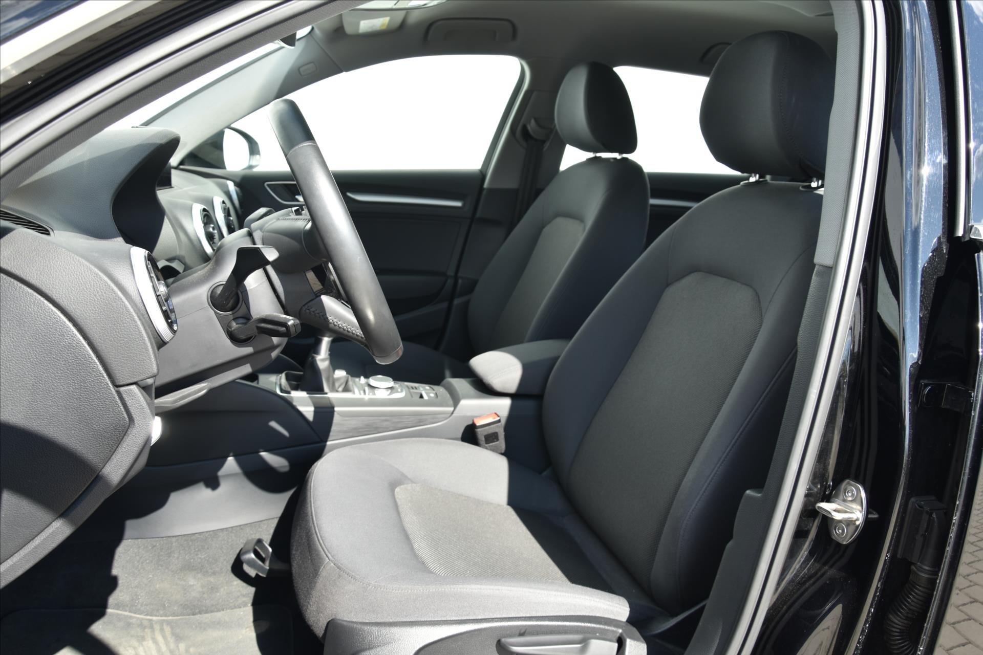 audi-a3-35-tfsi-sportback-led-cr - 9