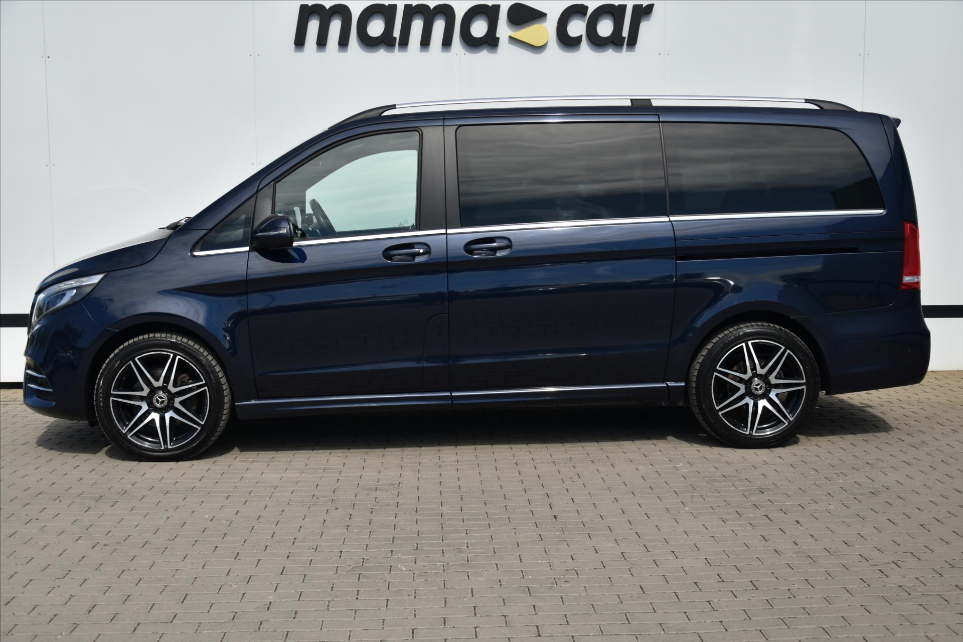 mercedes-benz-tridy-v-300d-4matic-amg-long-avantgard - 3