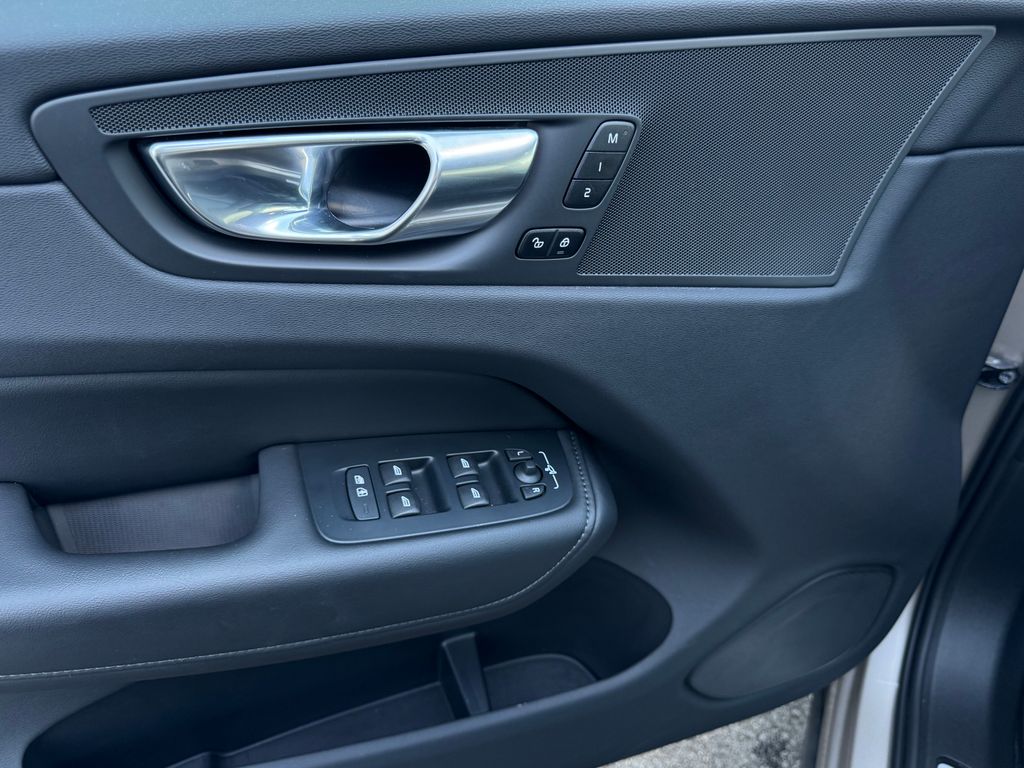 volvo-xc60-plus-dark-b5-full-led - 8