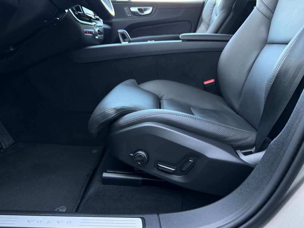 volvo-xc60-plus-dark-b5-full-led - 9