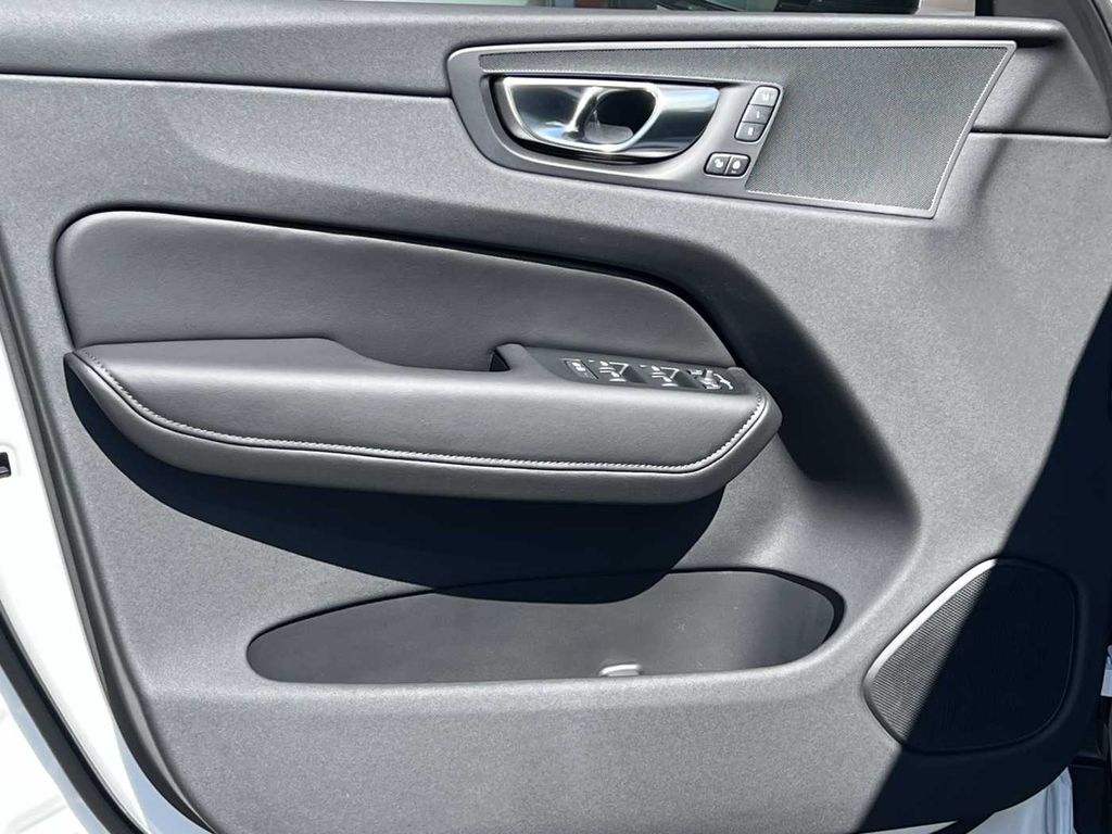 volvo-xc60-plus-plus-b5-awd-mild-hybrid - 5