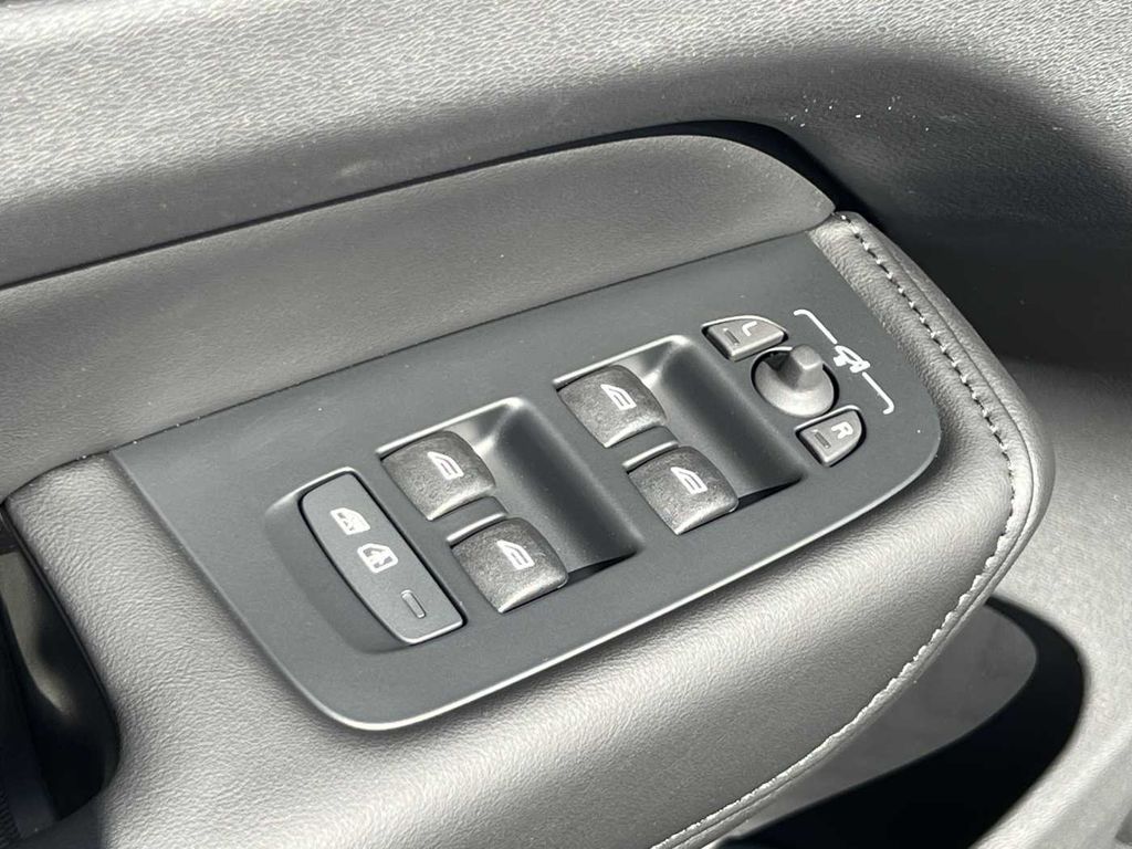 volvo-xc60-plus-plus-b5-awd-mild-hybrid - 6