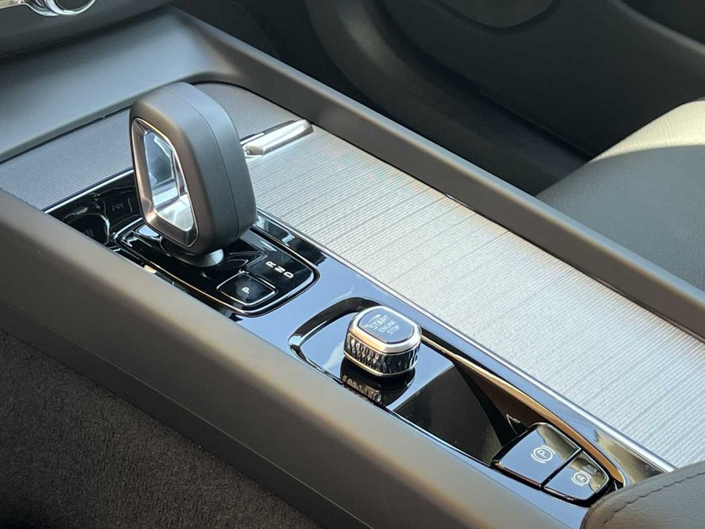 volvo-xc60-plus-plus-b5-awd-mild-hybrid - 8