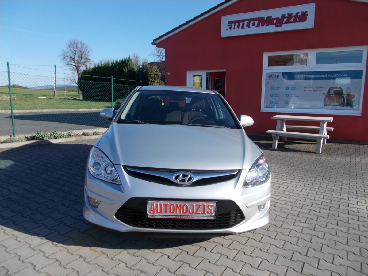 hyundai-i30-1-4-16v-cr-2-majitelka-od-r-2014 - 1