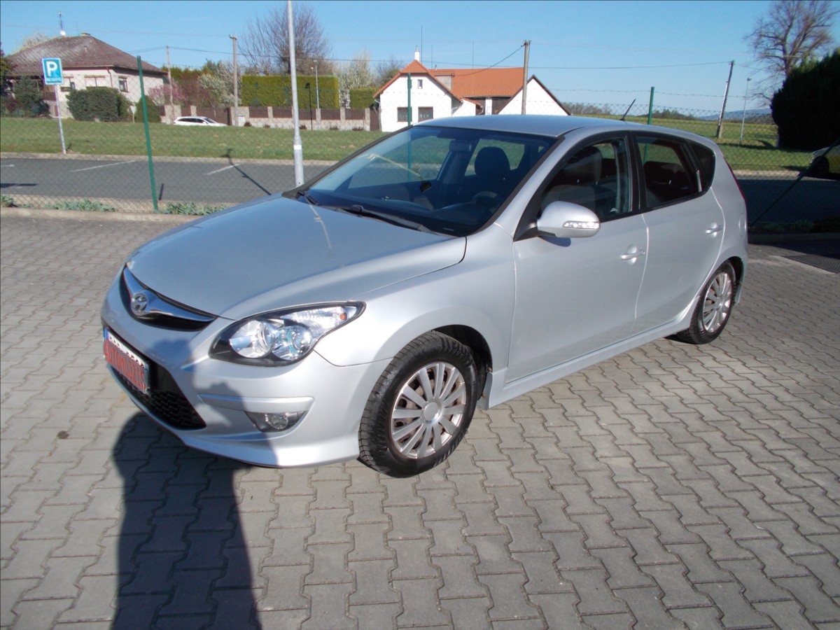 hyundai-i30-1-4-16v-cr-2-majitelka-od-r-2014 - 3