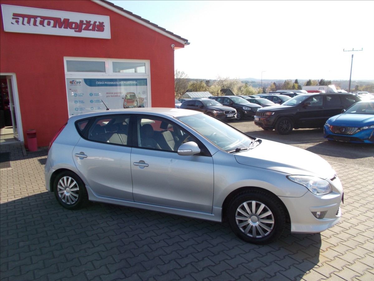 hyundai-i30-1-4-16v-cr-2-majitelka-od-r-2014 - 7