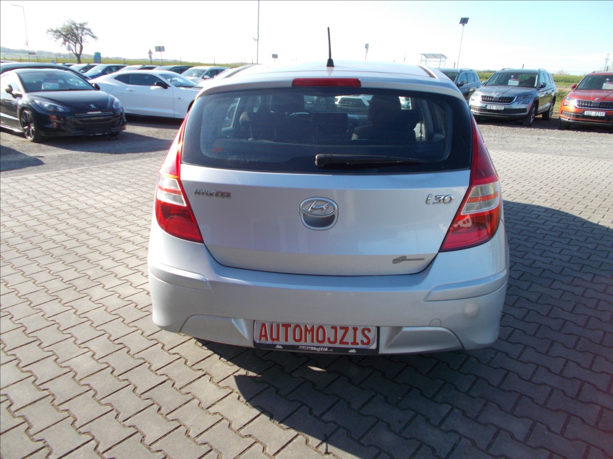 hyundai-i30-1-4-16v-cr-2-majitelka-od-r-2014 - 9