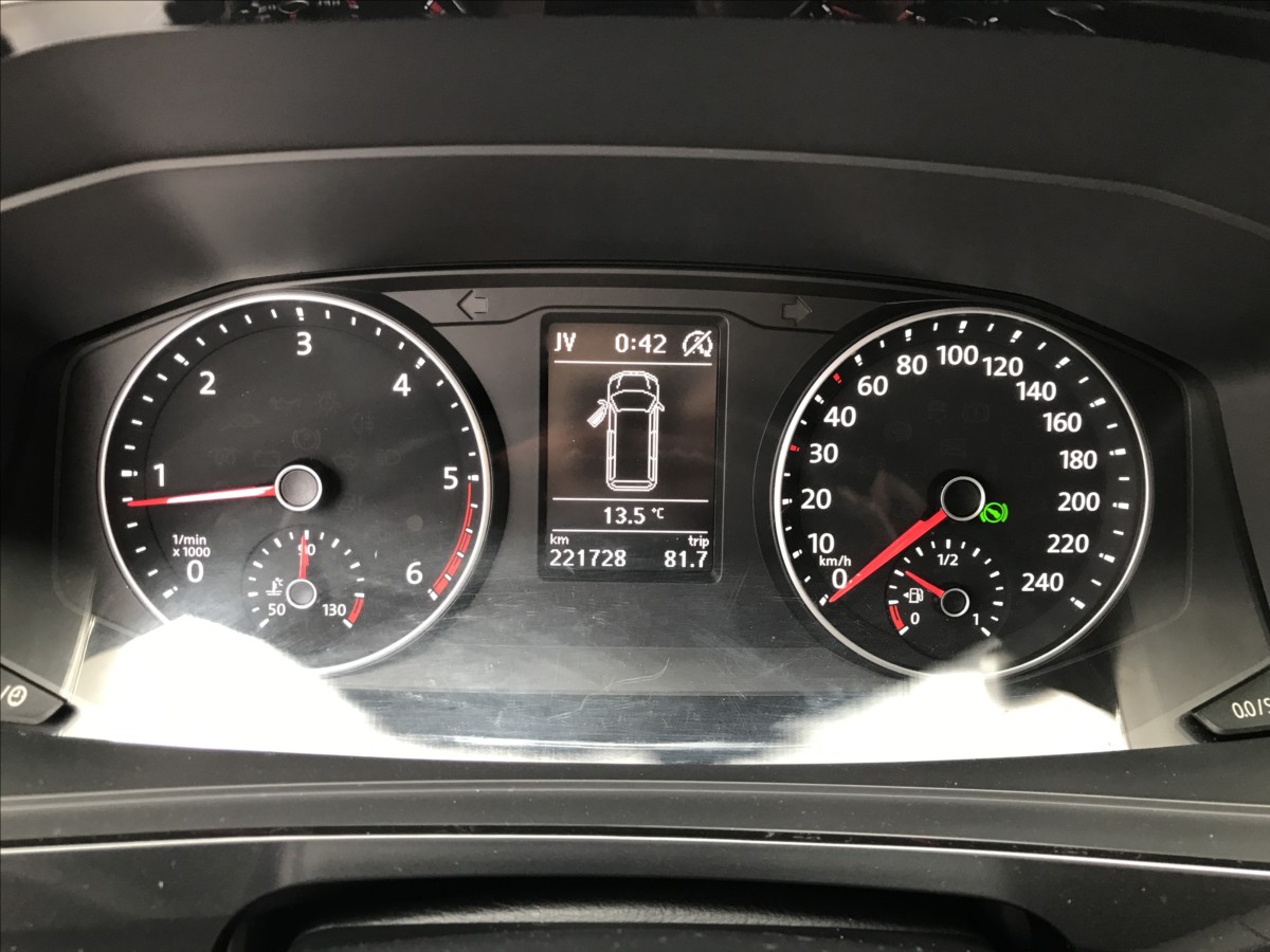 volkswagen-caravelle-2-0-tdi-110kw-dsg-8-9mist-long - 9