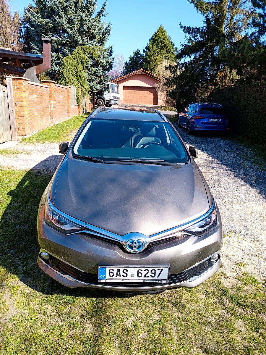toyota-auris-1-8-ts-hybrid-executive-2018 - 1