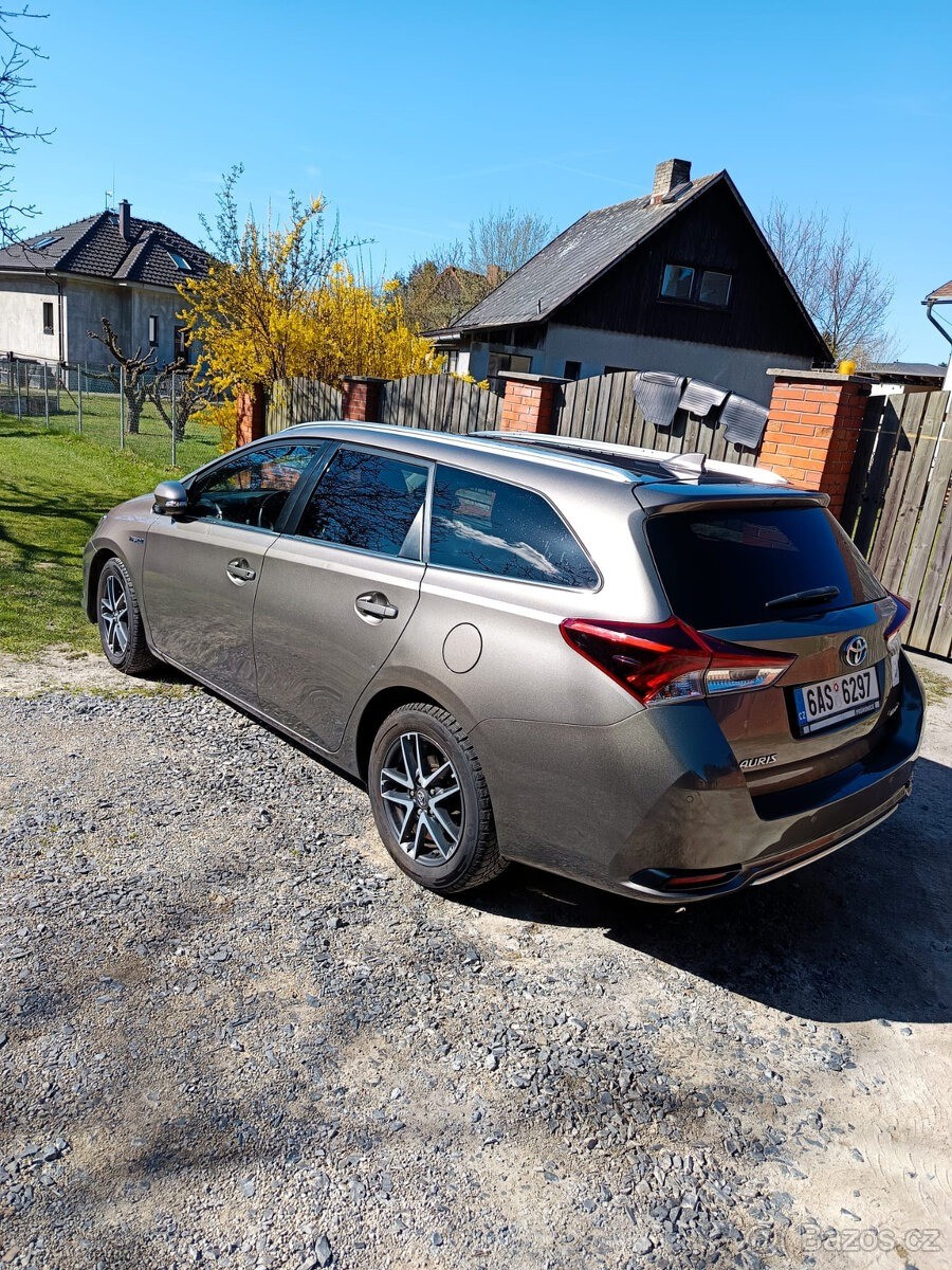 toyota-auris-1-8-ts-hybrid-executive-2018 - 5