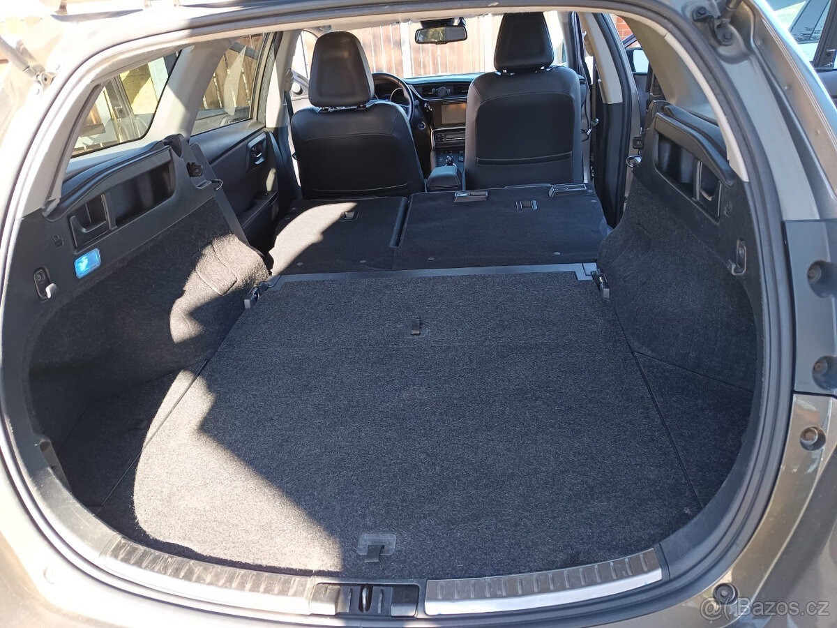 toyota-auris-1-8-ts-hybrid-executive-2018 - 8